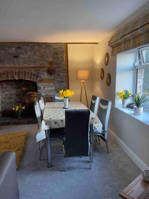 Yew Tree Cottage, 3 Bedroom, 4 Church Row Defynnog Devynock Экстерьер фото